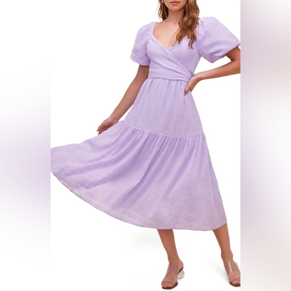 Astr Dresses & Skirts - Astr Lilac Puff Sleeve Midi Dress
